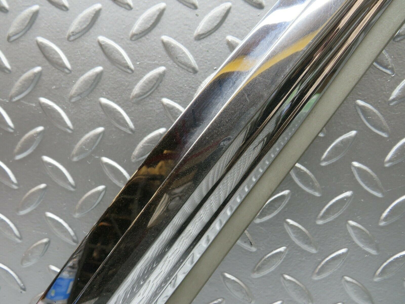 22732 Mercedes-Benz C107 450SLC Coupe Rear Window Trim Right 1076980289