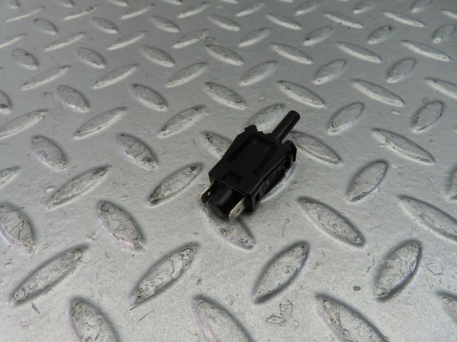 10402 Mercedes-Benz W201 190E Door Contact Switch 0015458714