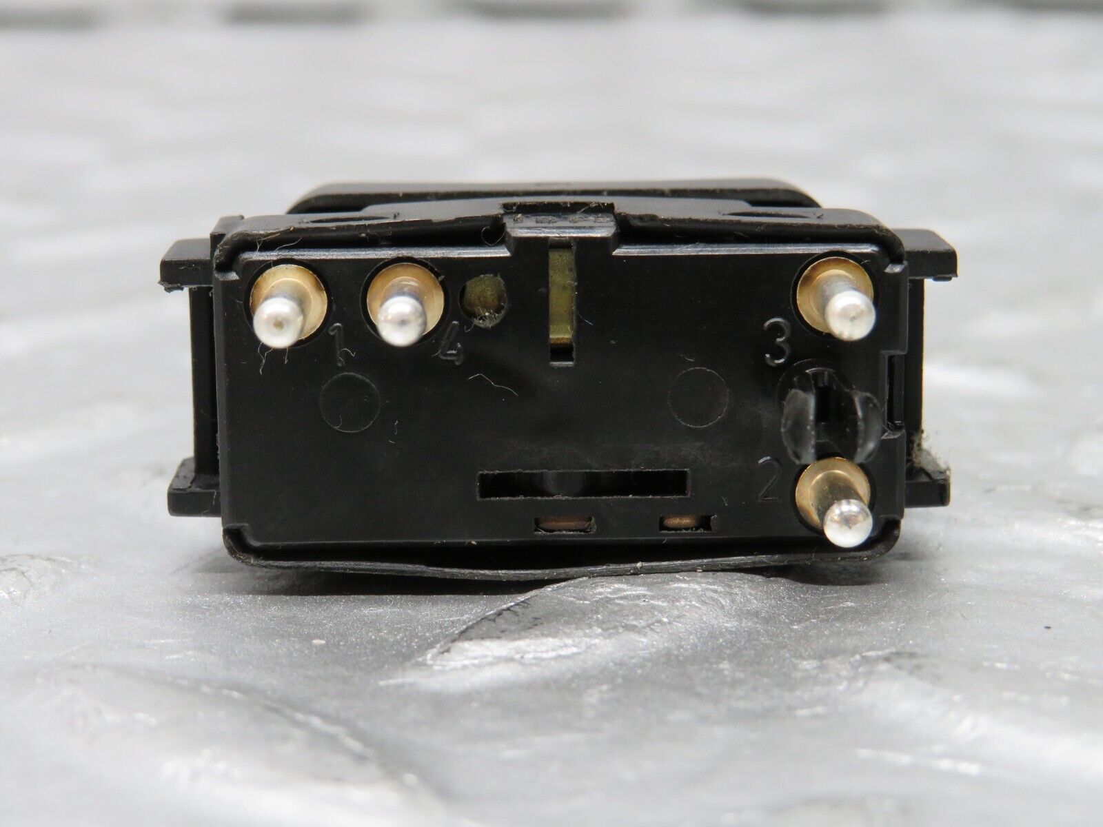 33329 Mercedes-Benz W202 C180 Electric Window Switch Left 2028205310