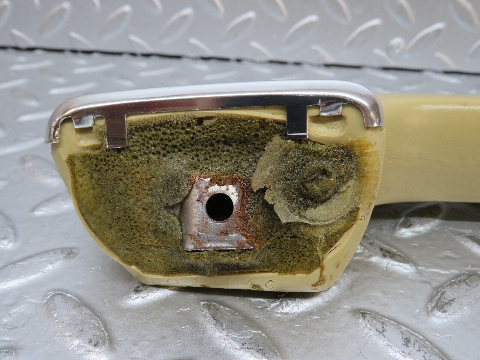 0483 Mercedes-Benz W123 230E Interior Door Handle Rear Left Beige 1239701901