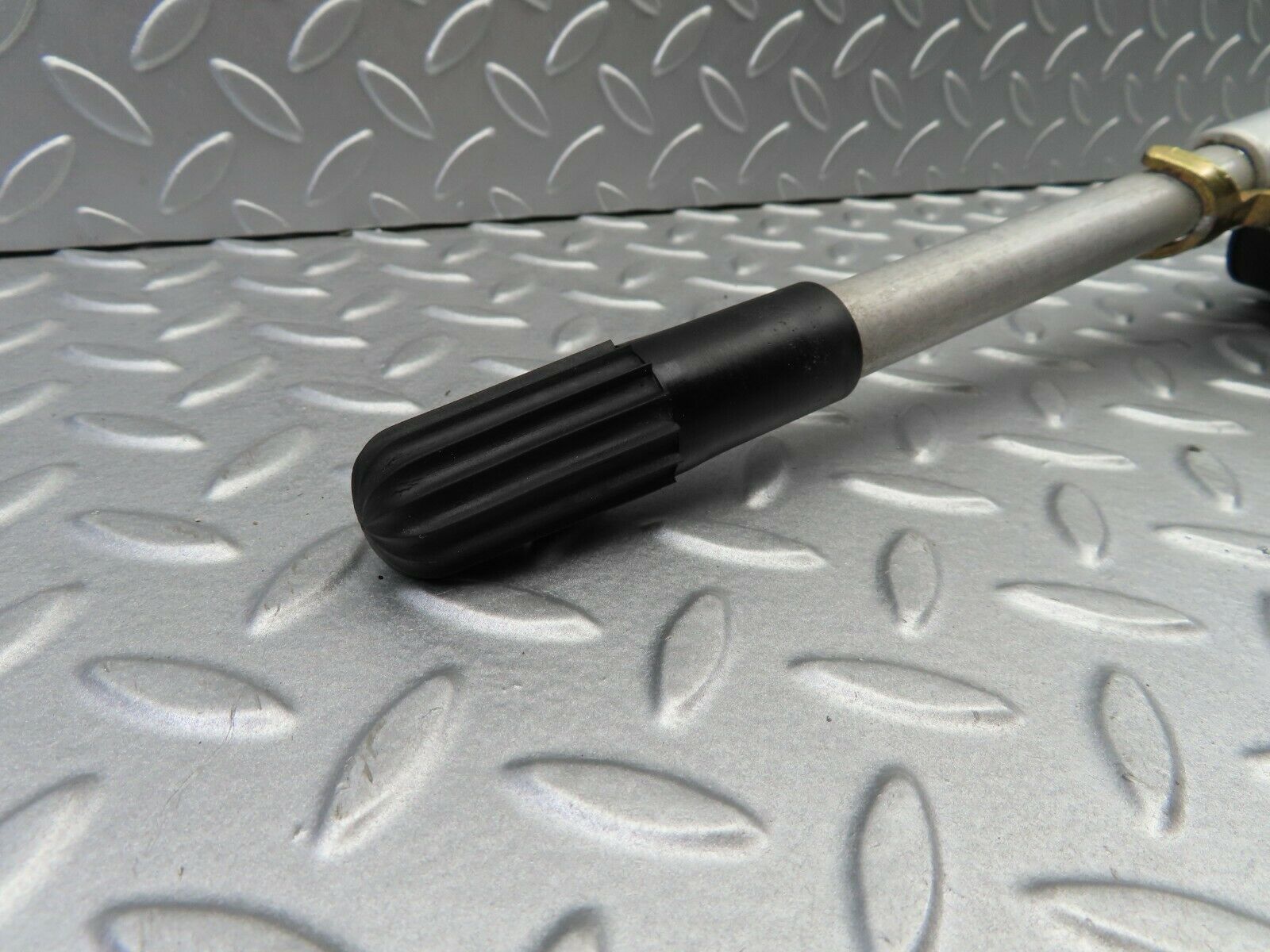 6226 Mercedes-Benz W126 380SE Front Right Seat Belt Driver Side 1268604086