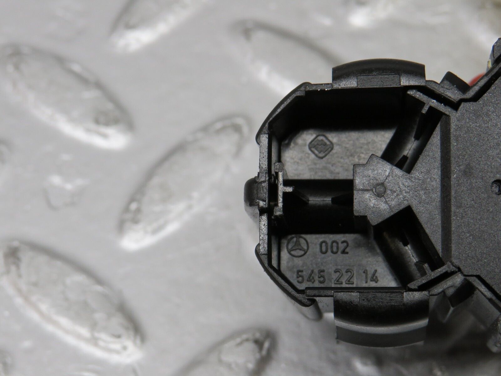 38836 Mercedes-Benz W201 190E 2.6L Kick Down Switch 0025452214