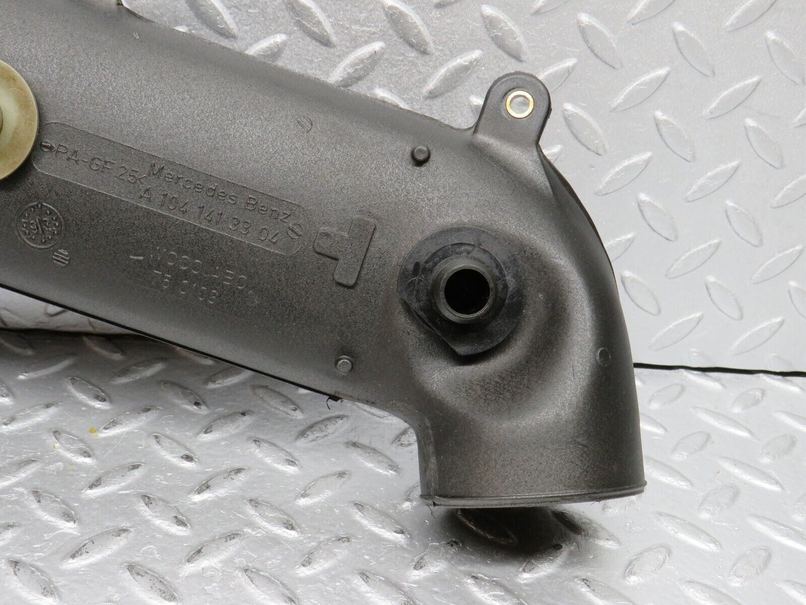 38437 Mercedes-Benz R129 280SL Coupe Air Intake Pipe 1041413304