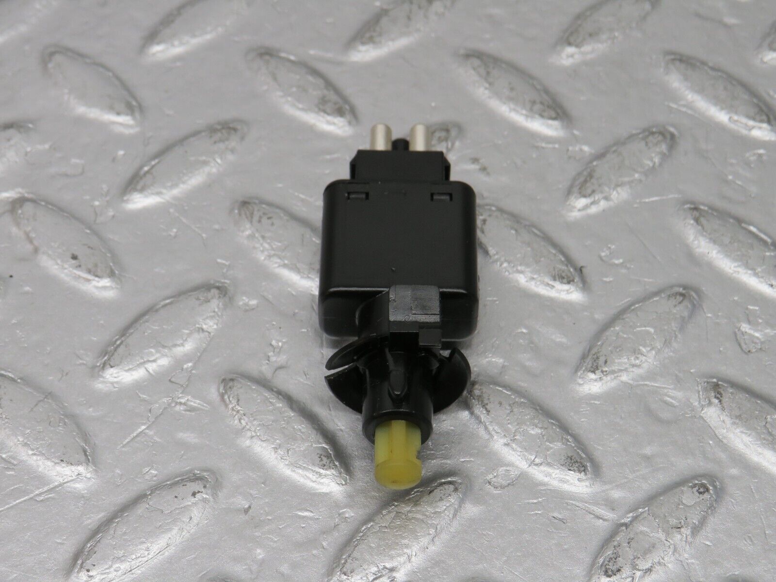 38846 Mercedes-Benz W201 190E 2.6L Brake Light Switch 0005457709