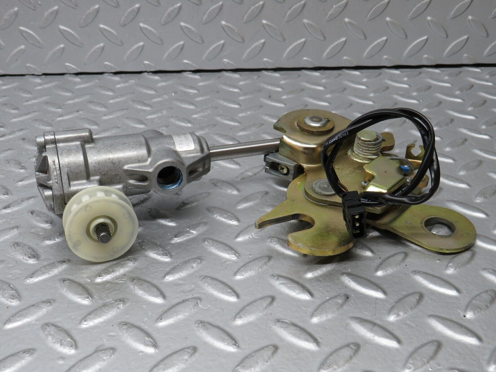 36823 Mercedes-Benz R129 300SL-24 Front Right Seat Recline Mechanism 1298202607 1136201033 1299101261