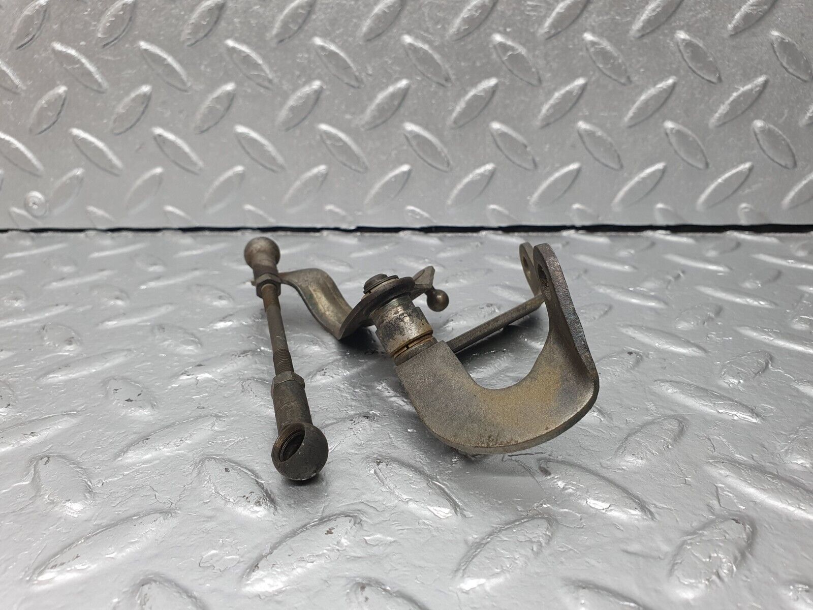 41357 Mercedes-Benz W116 350SE Throttle Linkage