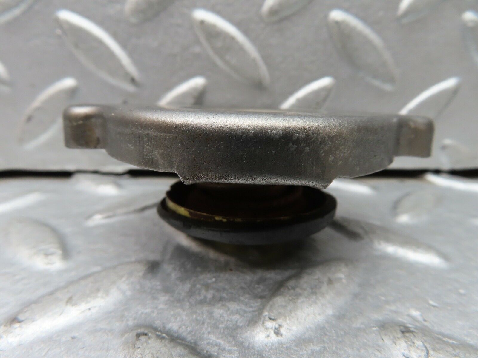 19171 Mercedes-Benz W123 300D Radiator Cap BEHR