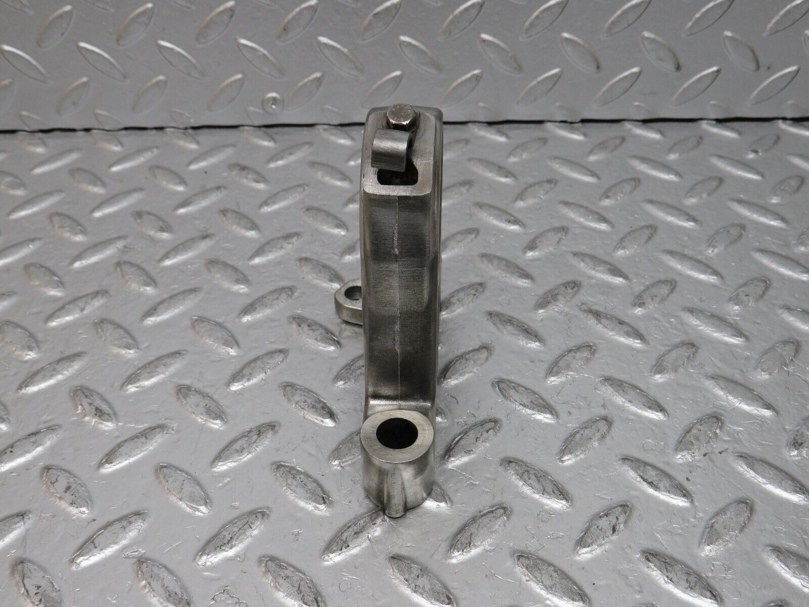 0255 Mercedes-Benz W123 220D Camshaft Tower Bearing 6150510016