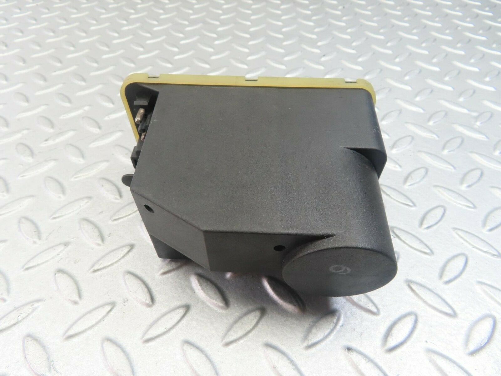 8317 Mercedes-Benz W201 Central Locking Pump 0008000948