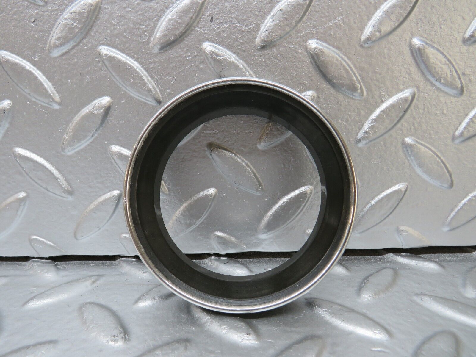 25595 Mercedes-Benz W123 200 Dashboard Air Vent Chrome Bezel