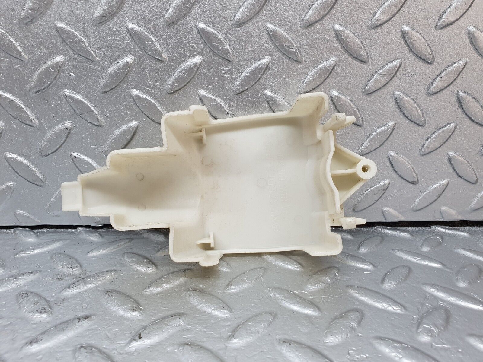 41590 Mercedes-Benz W124 200E Rear Door Lock Vacuum Actuator Cover 1248050590