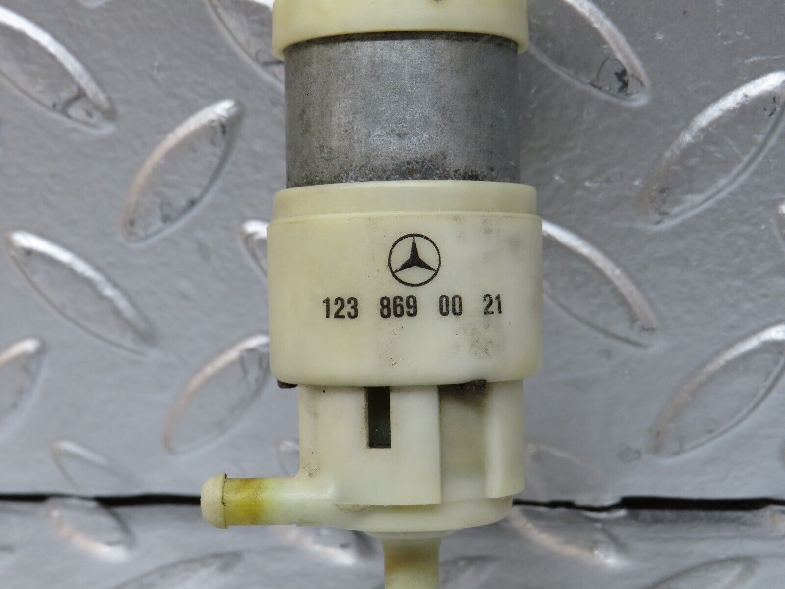 27259 Mercedes-Benz W123 280E Windscreen Washer Pump Hella
