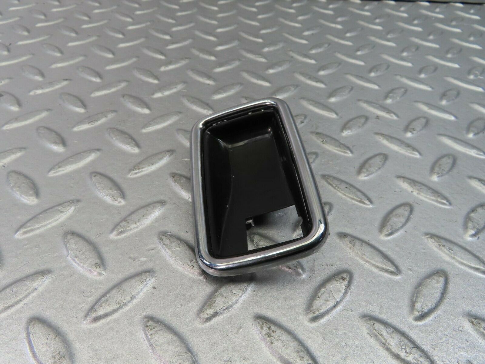 8997 Mercedes-Benz W108 Chrome Frame For Door Opener Left 1087660511