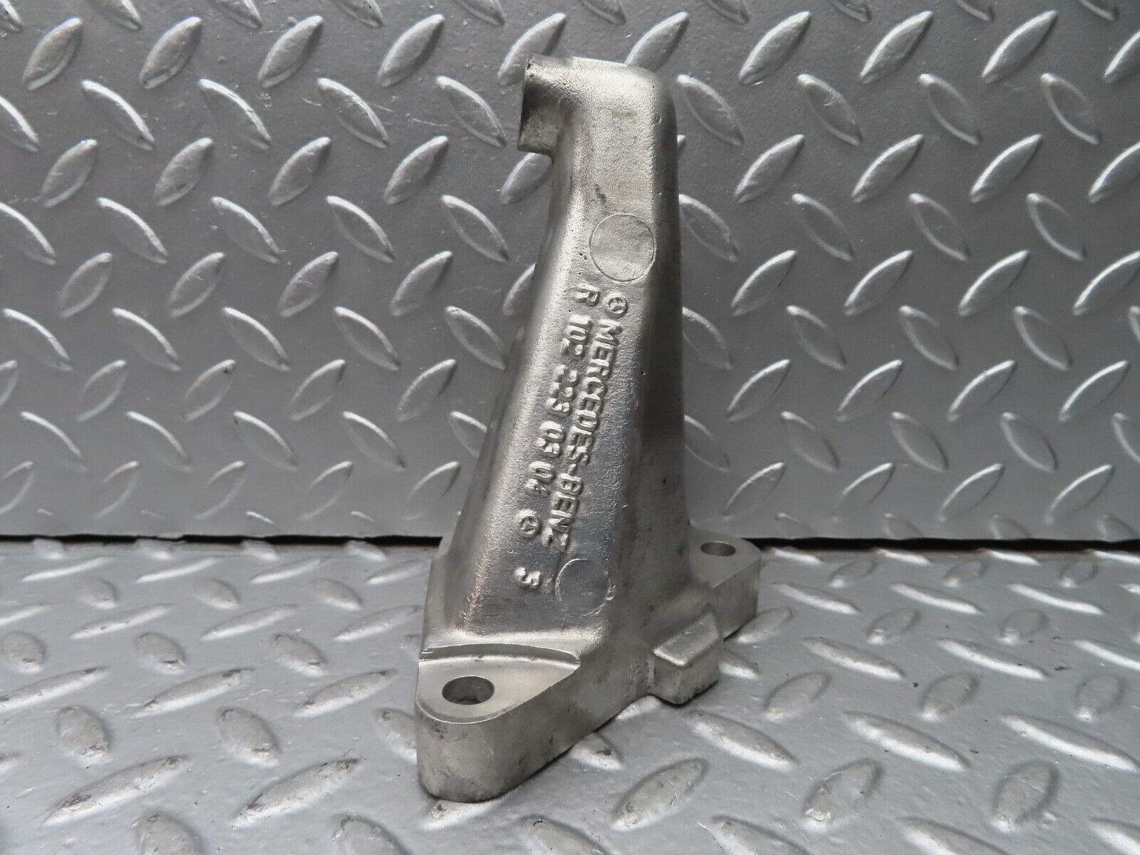 21290 Mercedes-Benz W123 230E Engine Mount Bracket Right Side 1022230304