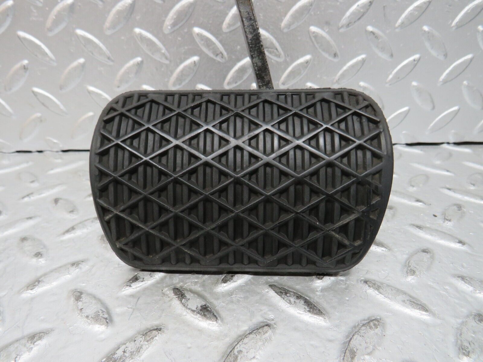 28597 Mercedes-Benz W123 230E Brake Pedal With Rubber 1232910082