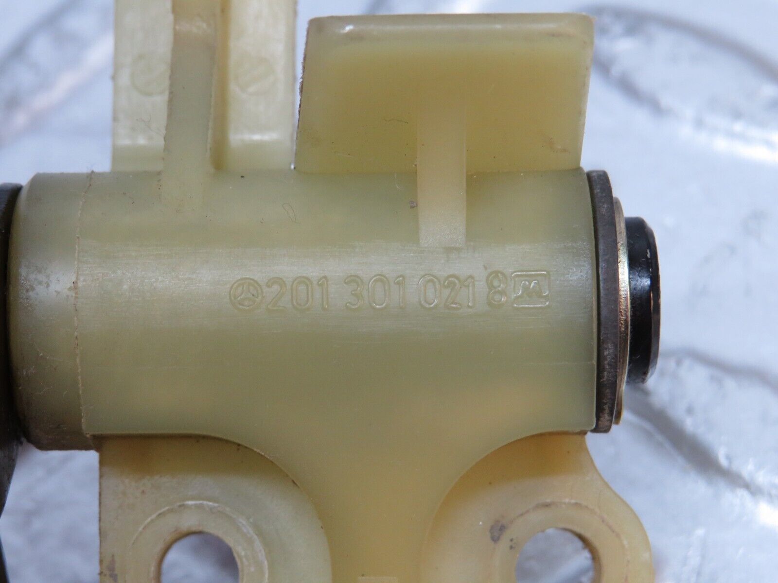 31260 Mercedes-Benz S124 220TE Wagon Accelerator Pedal Linkage 2013010218