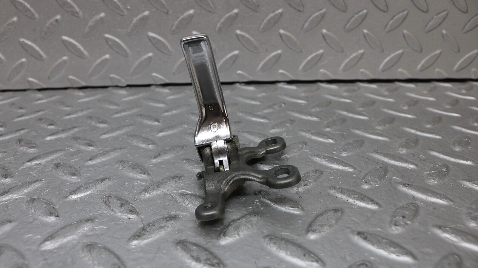 37262 Mercedes-Benz W109 300SEL Front Right Interior Door Handle 1107660419