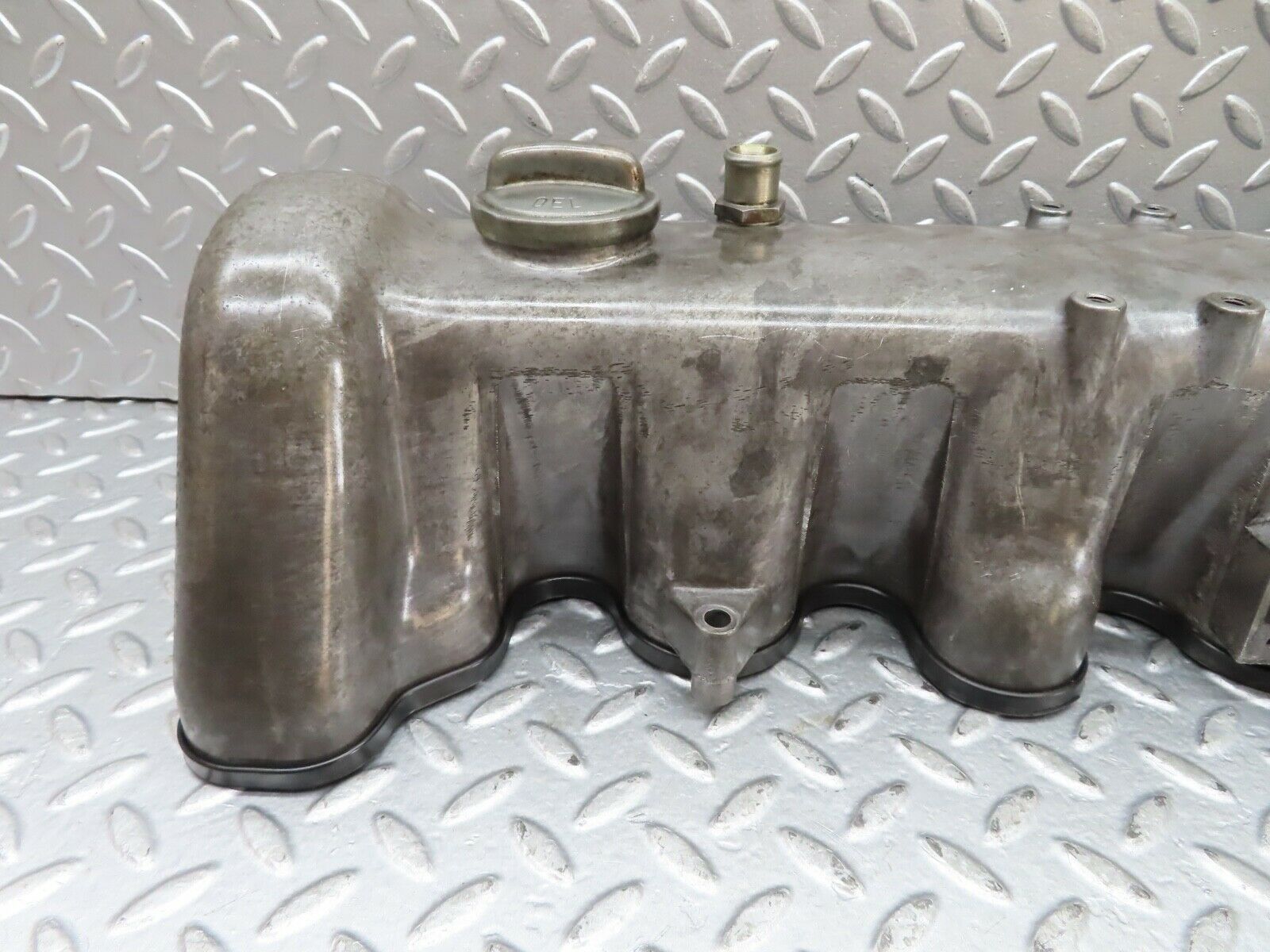 19271 Mercedes-Benz W123 300D Cylinder Head Valve Cover 6170160305