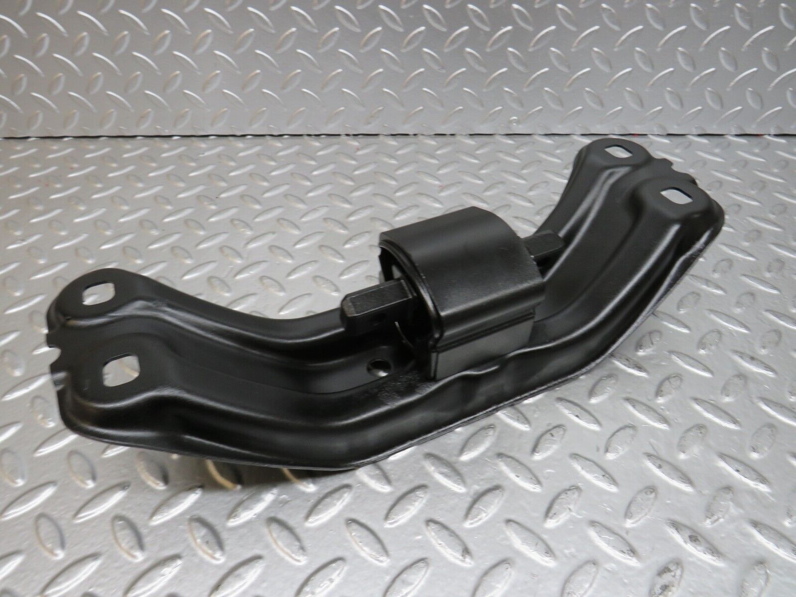 24768 Mercedes-Benz W140 S320 Gearbox Mount Bracket