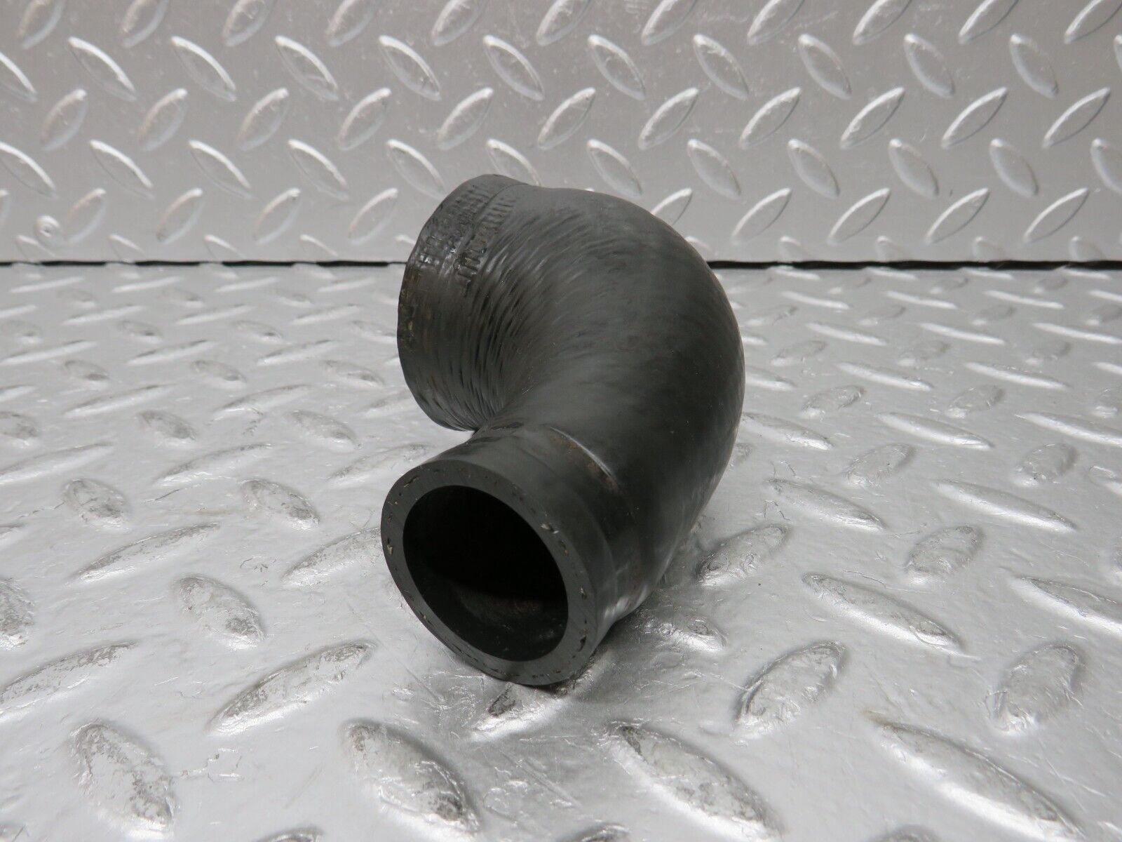 30132 Porsche 924 Radiator Hose 046121051