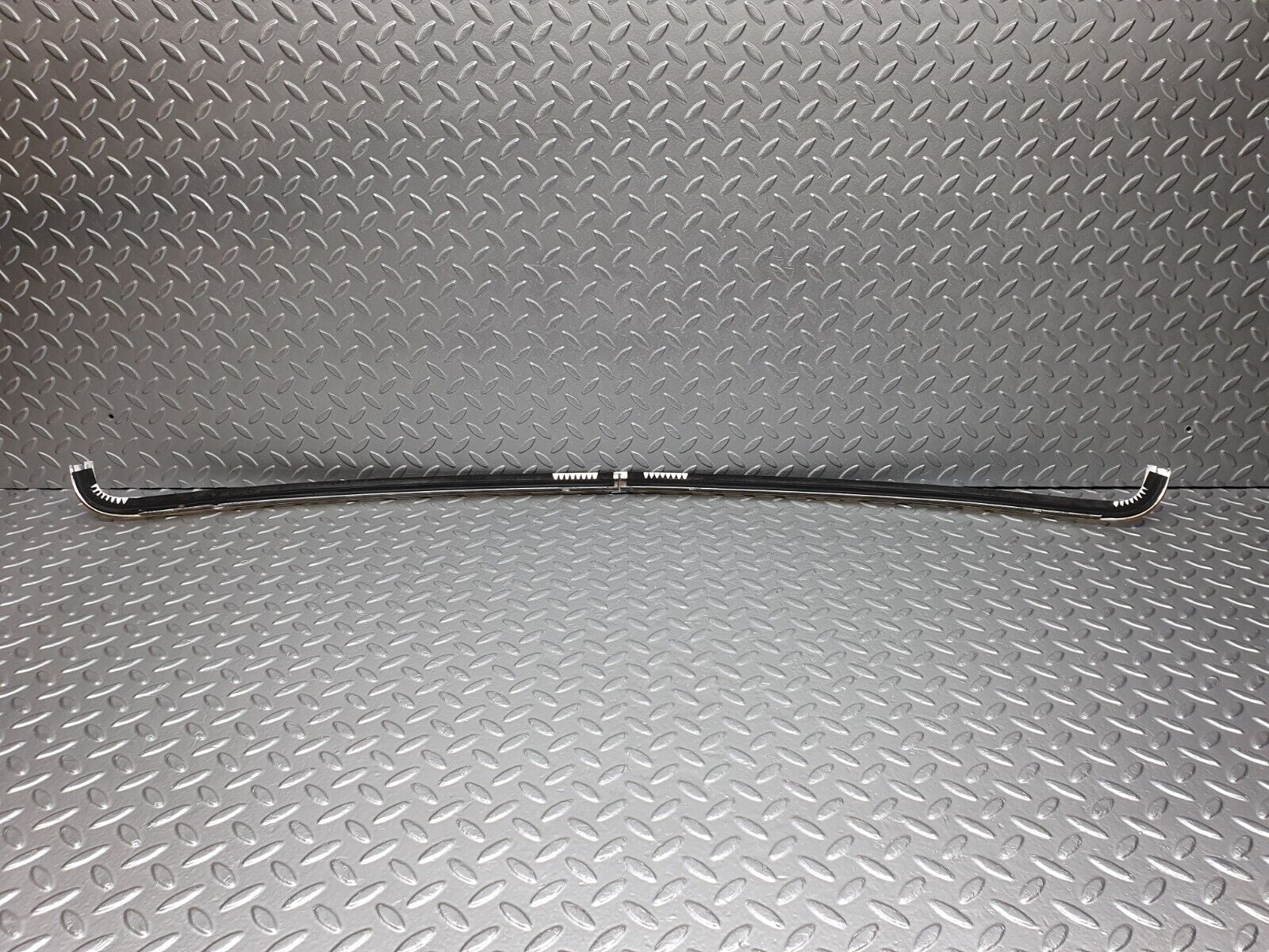 41296 Mercedes-Benz W126 300SE Front Windscreen Top Chrome Frame Trim