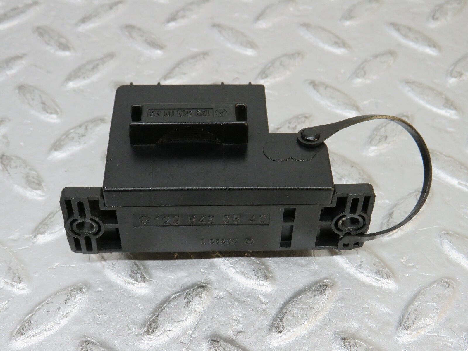 37917 Mercedes-Benz A124 320E Cabriolet Diagnostic Connector 1295455540 1295450003