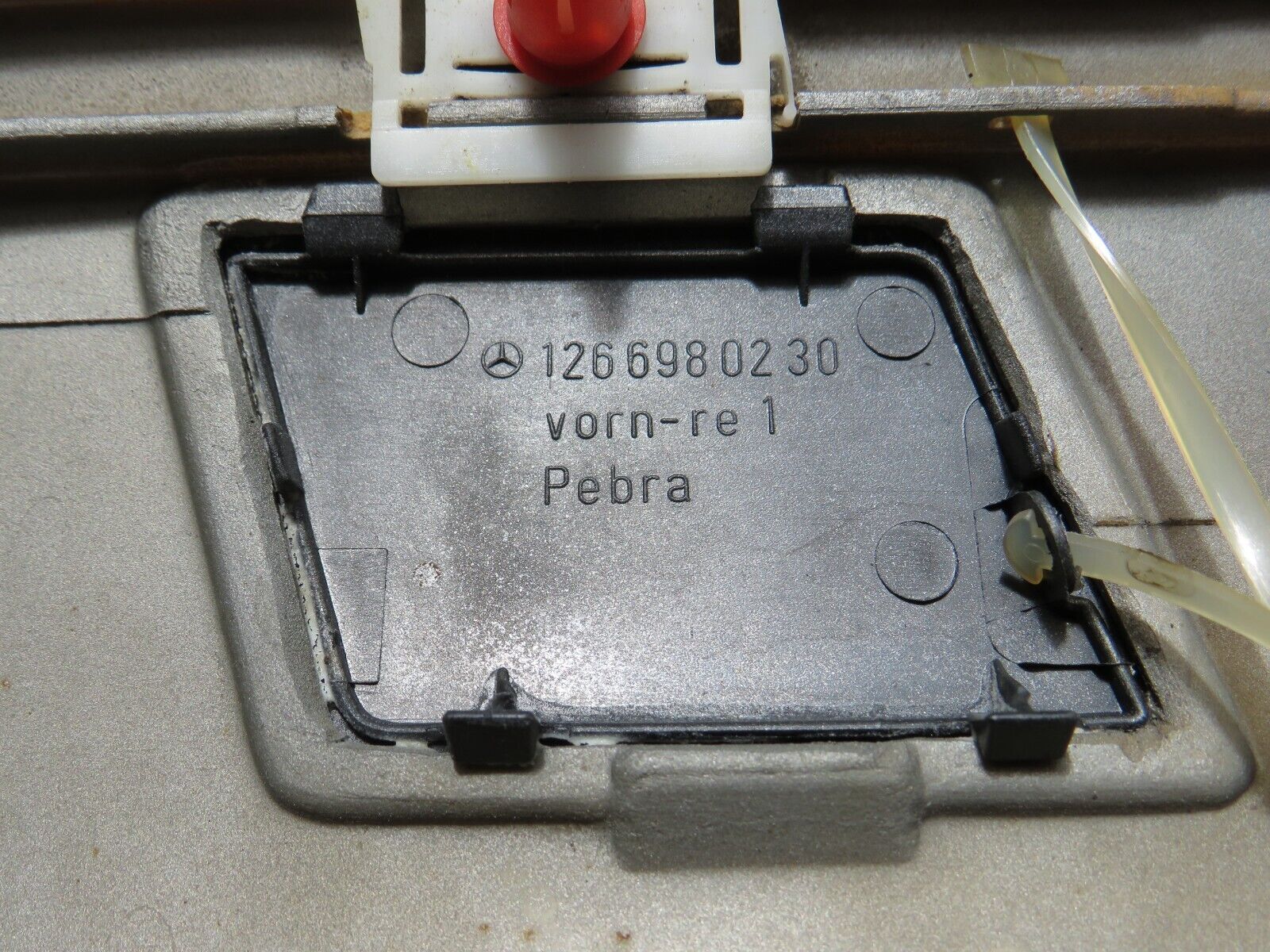 36326 Mercedes-Benz W126 420SE Side Skirt Right 1266905040 1266980230 1266980430