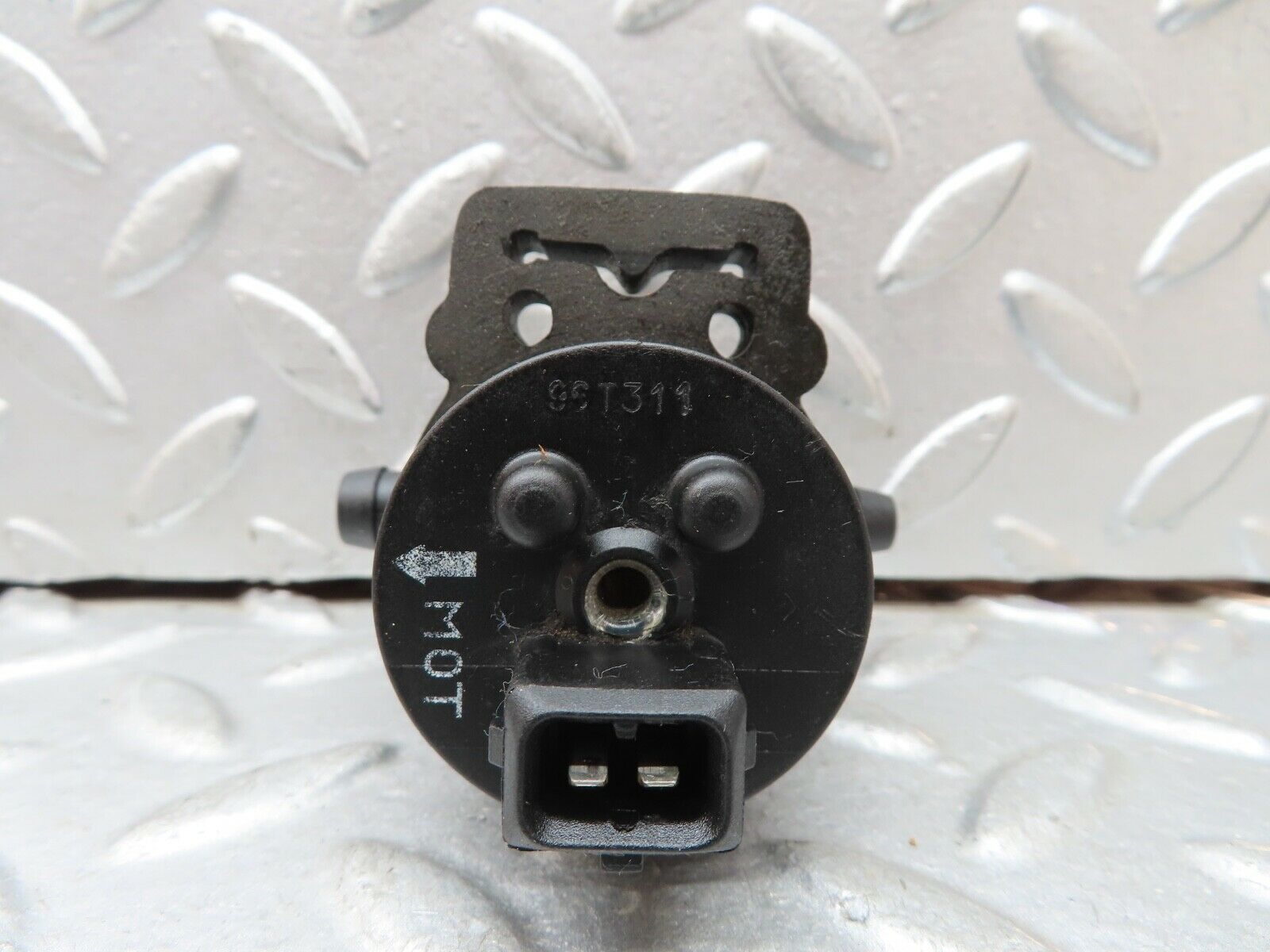 19447 Mercedes-Benz C140 CL420 Coupe Vacuum Valve 0004702093