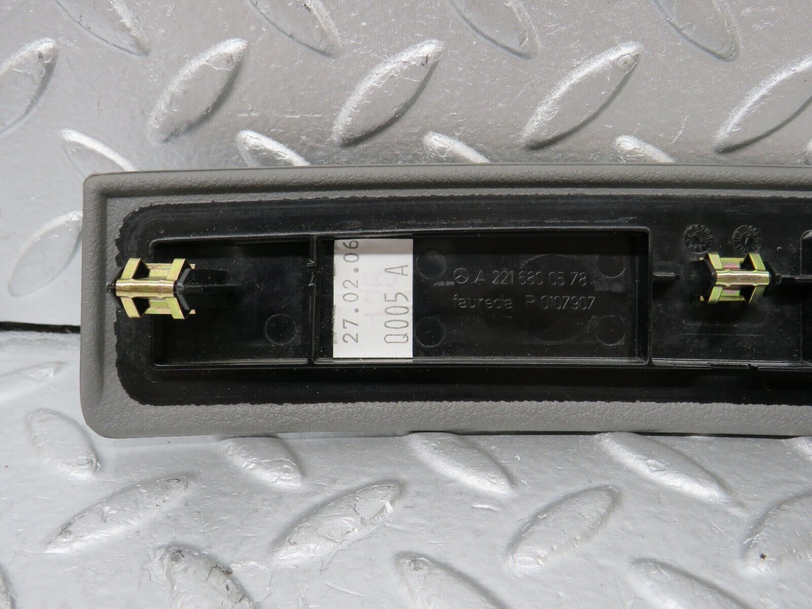 35159 Mercedes-Benz W221 CD Player Lower Cover Panel 2216800578