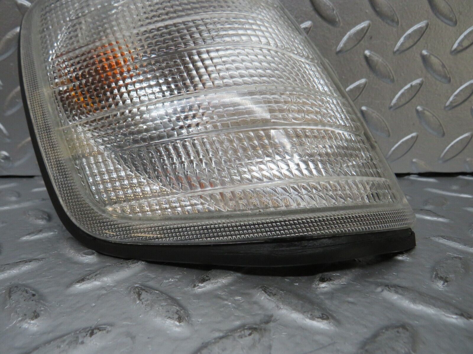 25896 Mercedes-Benz W124 280E Indicator Light Front Right 1305233937