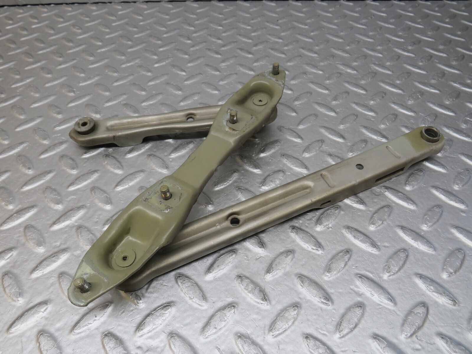 36537 Mercedes-Benz W201 190E 2.0L Bonnet Hinge Right Side