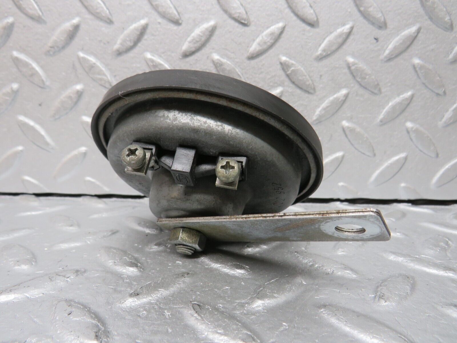 38054 Mercedes-Benz A124 320E Cabriolet Horn 1248202726