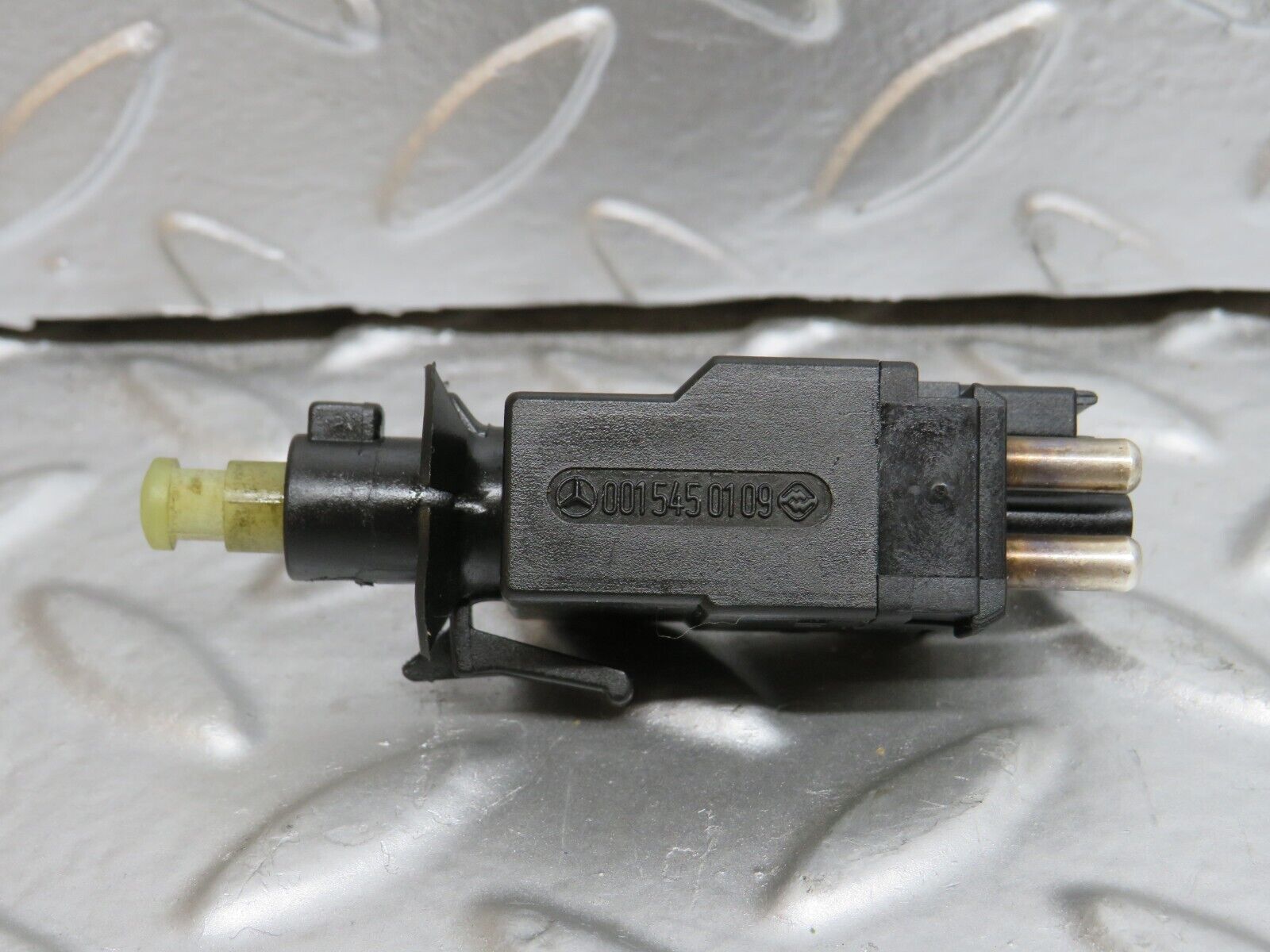 29178 Mercedes-Benz C124 320CE Coupe Brake Light Switch 0015450109