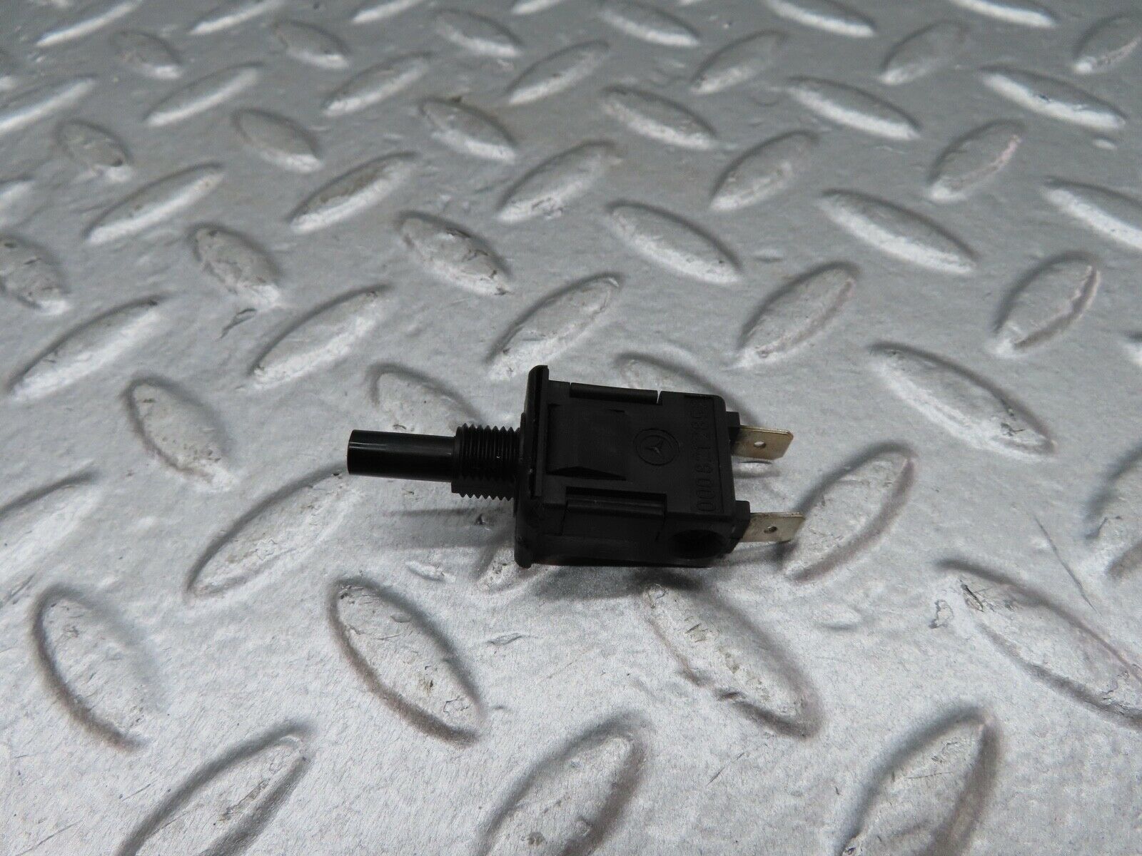 18087 Mercedes-Benz W123 200 Door Contact Switch 0008212852