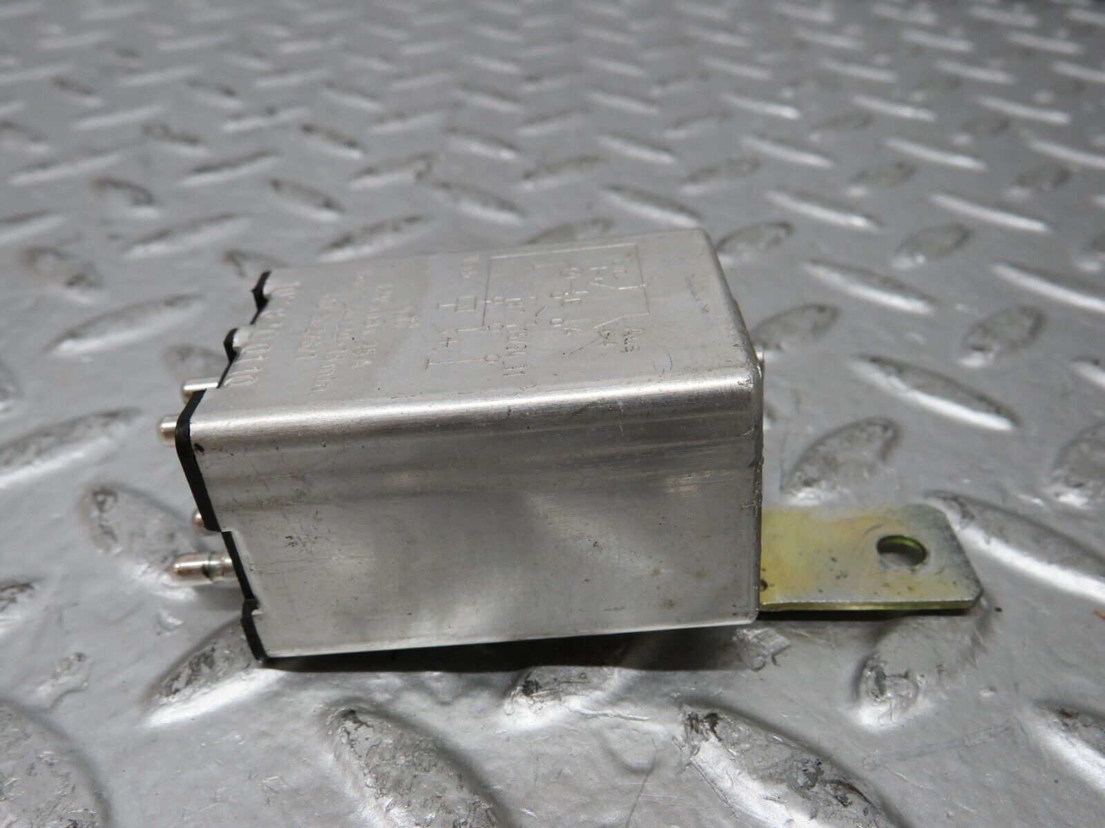 26201 Mercedes-Benz W116 450SE Heated Window Relay 1078200110