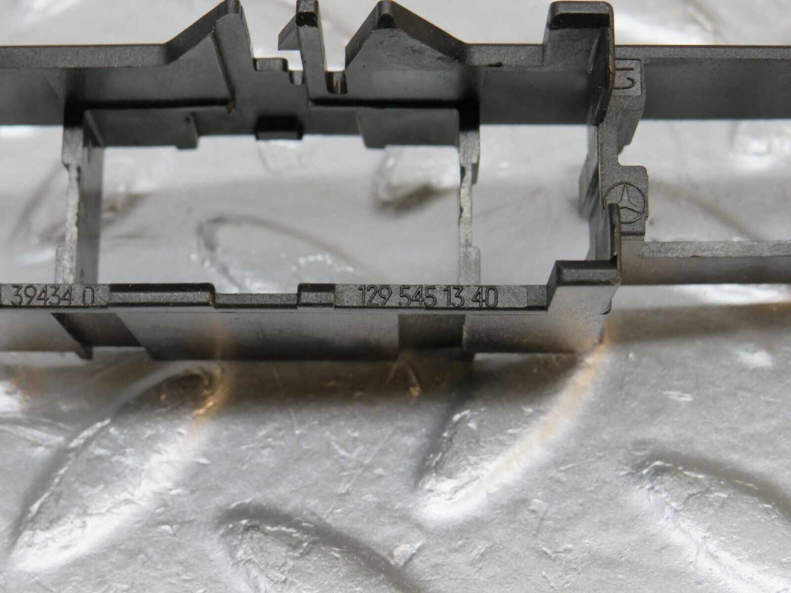 39750 Mercedes-Benz R129 320SL Coupe Connector Holder 1295451340