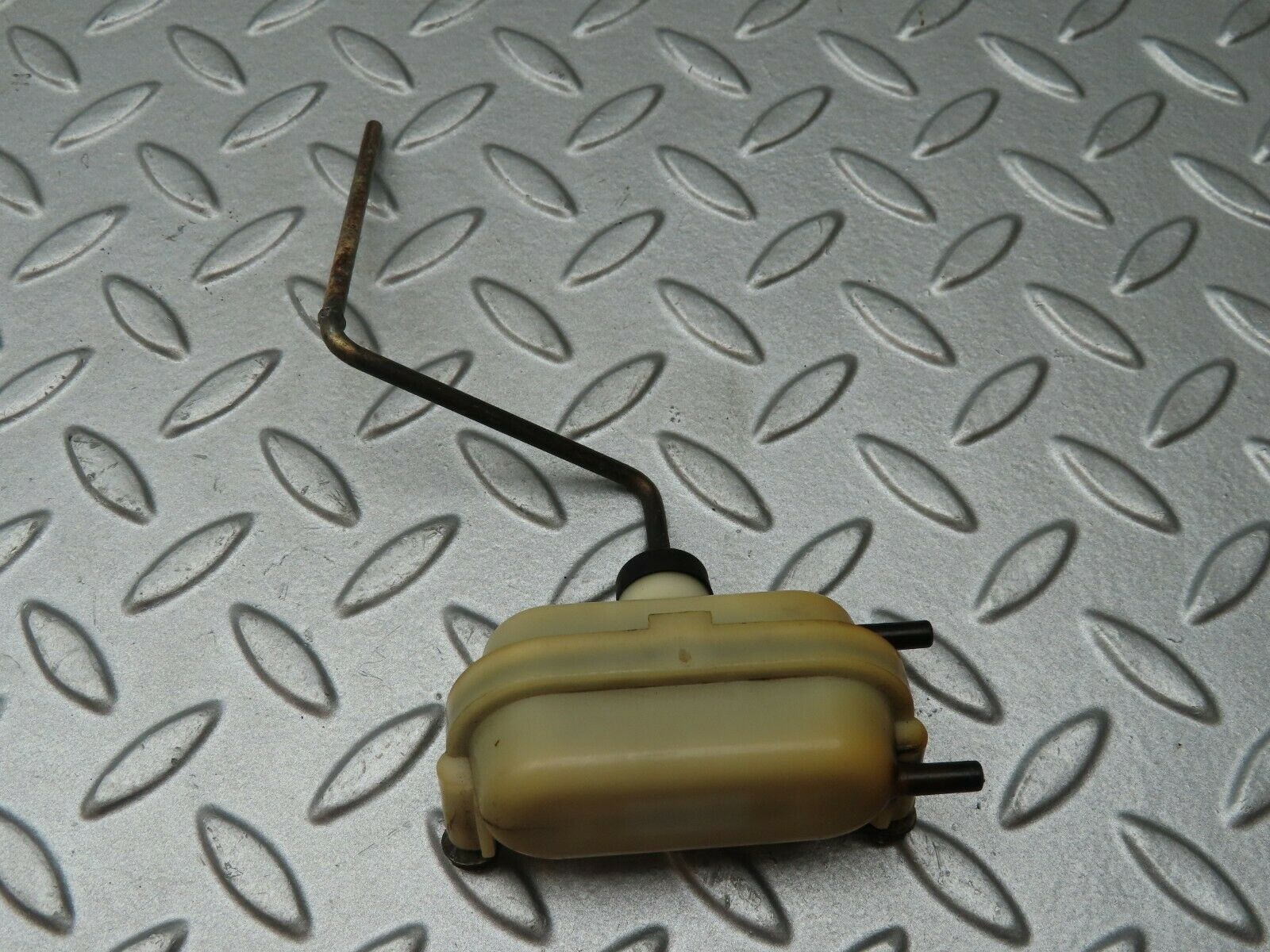 4199 Mercedes-Benz V123 240D LWB Fuel Filler Door Lock Actuator