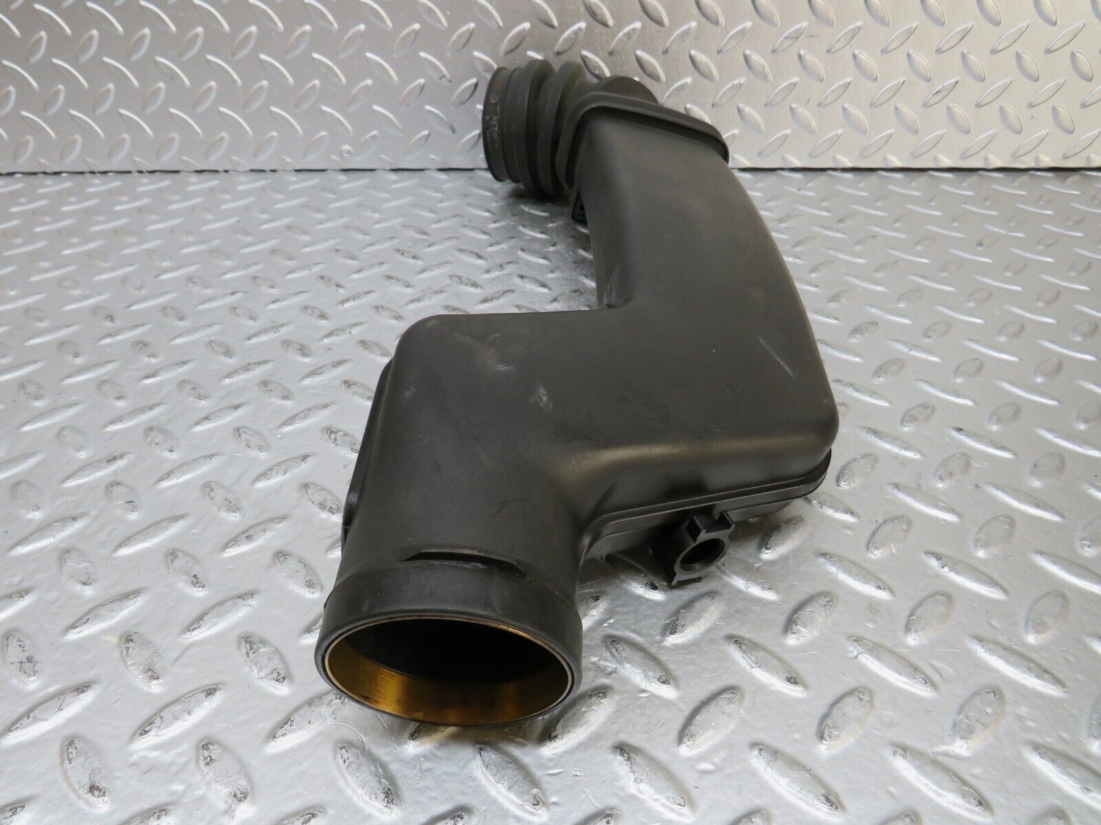 26454 Mercedes-Benz C124 220CE Coupe Air Intake Pipe 1111400012