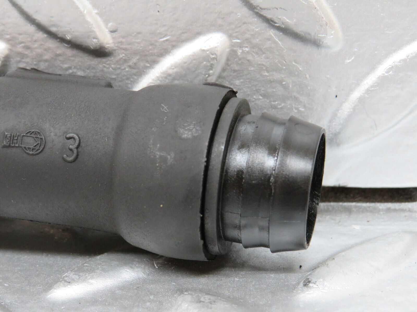 26427 Mercedes-Benz C124 220CE Coupe Crank Case Breather Hose 1110180182