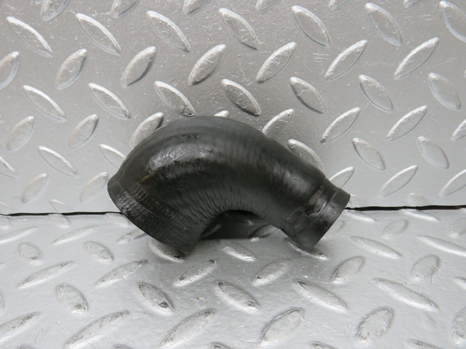 30132 Porsche 924 Radiator Hose 046121051