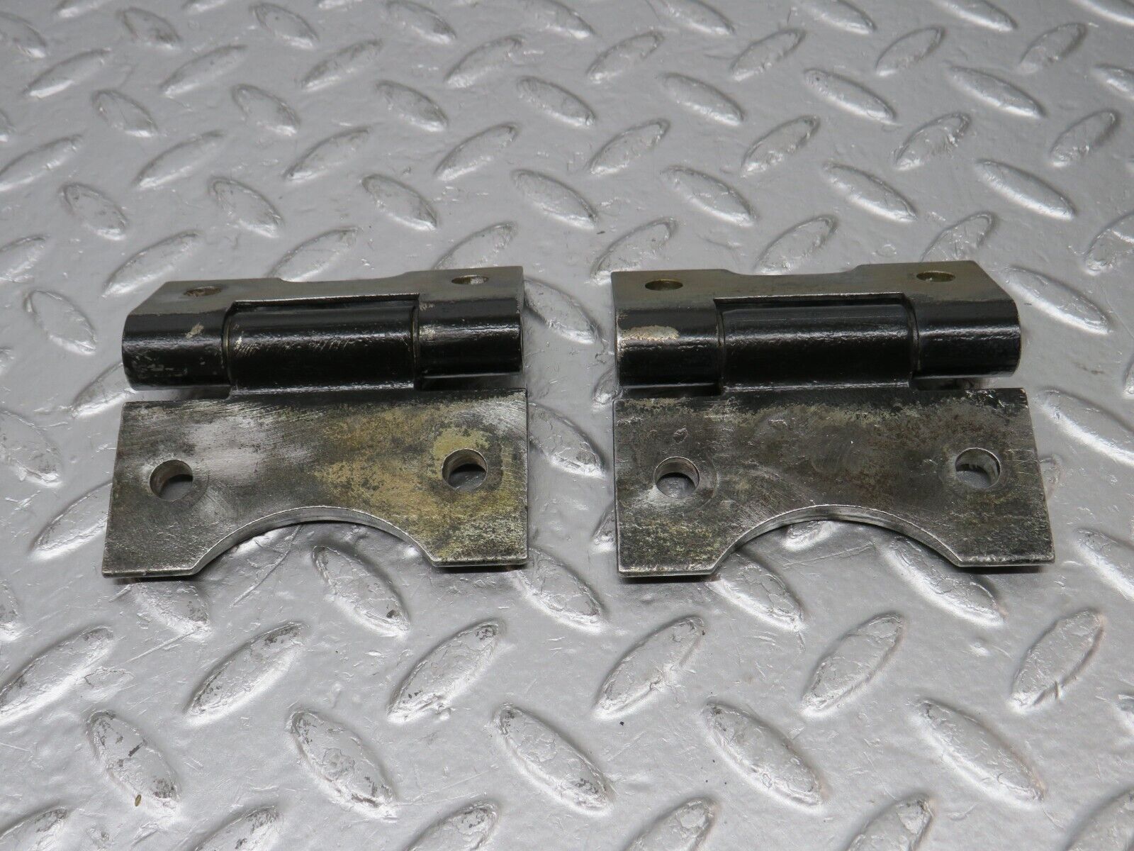 34321 Mercedes-Benz C126 380SEC Coupe Door Hinge Pair 1237200037