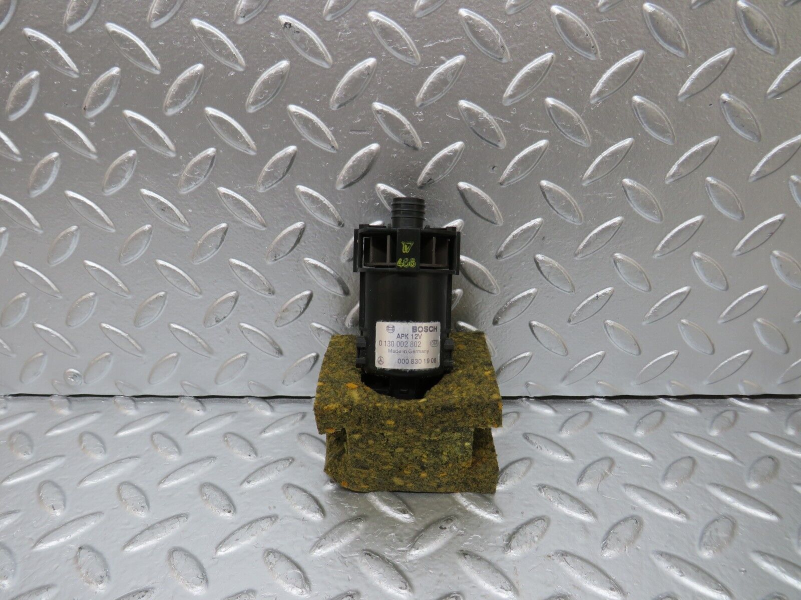 25653 Mercedes-Benz W124 280E Temperature Sensor 0008301908 0130002802