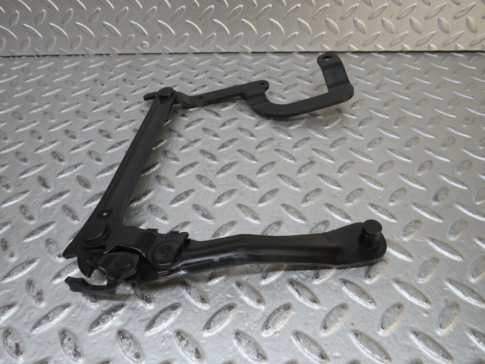 28788 Mercedes-Benz W123 230E Bonnet Hinge Right Side