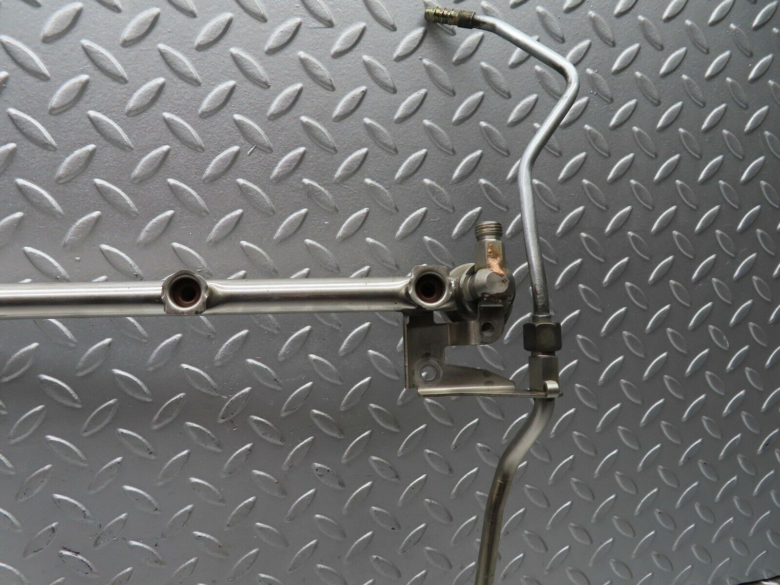 19589 Mercedes-Benz C140 CL420 Coupe Fuel Injection Rail 1190700895