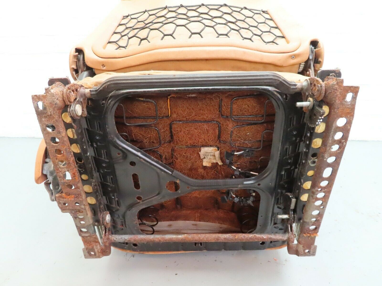 6321 Mercedes-Benz W126 380SE Front Right Seat Driver Seat Palomino