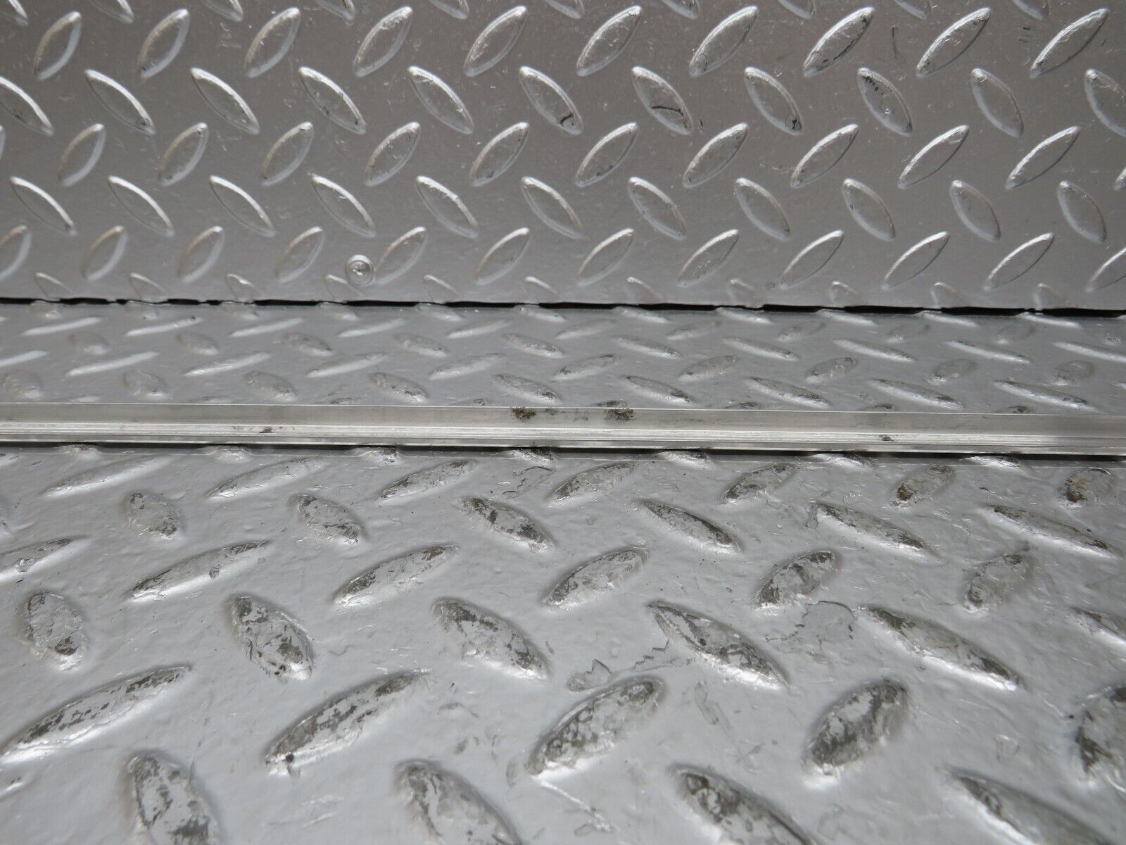 26360 Mercedes-Benz W116 450SE Sunroof Chrome Trim