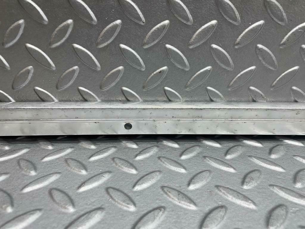 0037 Mercedes-Benz W116 Roof Chrome Trim Middle