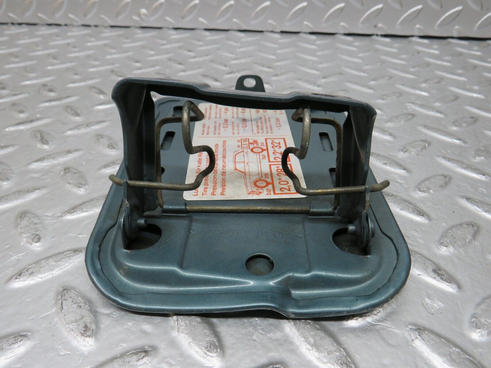 29850 Mercedes-Benz W123 230E Fuel Tank Flap Cap 1237500106