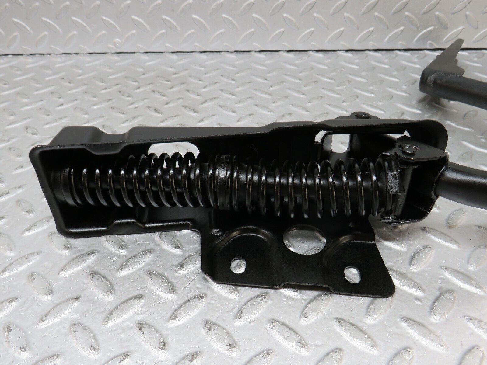 36369 Mercedes-Benz W126 420SE Trunk Lid Hinge Right Side