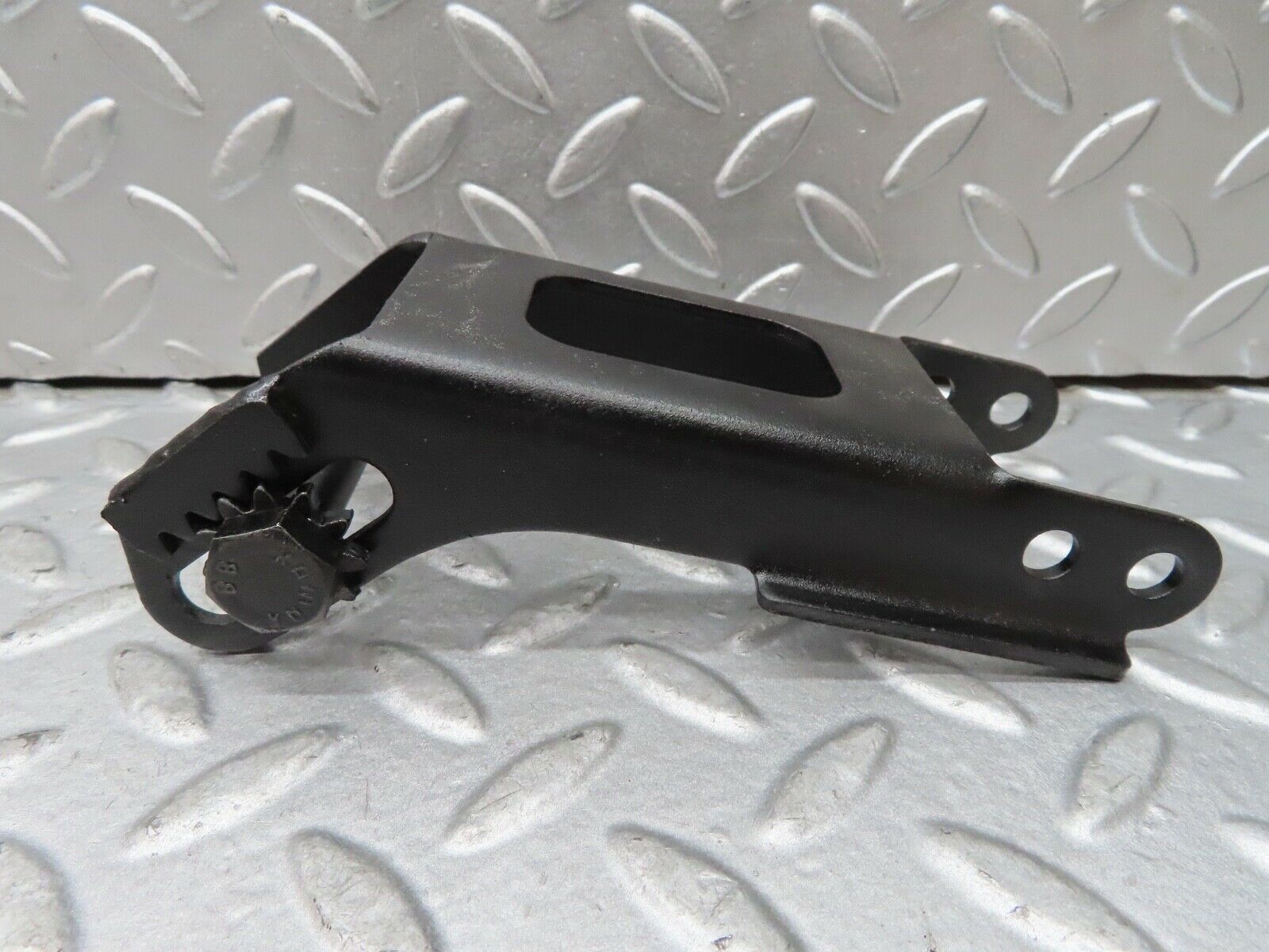 17797 Mercedes-Benz W116 450SEL Alternator Generator Bracket